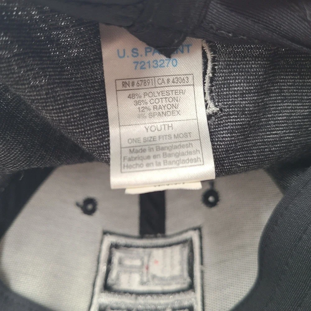 Youth Los Angeles Kings Hat Fitted One Size Reebok Gray Black NHL Hockey Logo